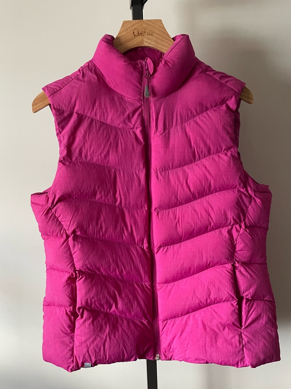 Wind River Hyper-Dri T-Max Insulated Puffer Vest Magenta Large